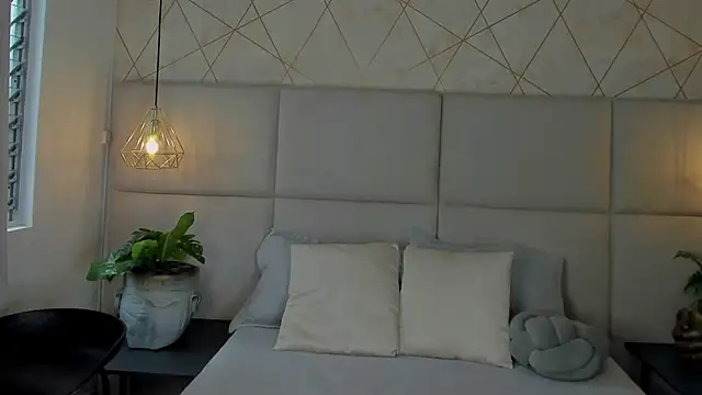 SamayRyann online show from June 24, 2026, 2:04 pm