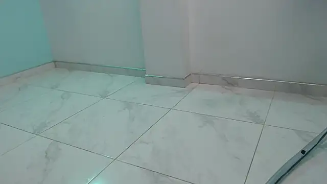 eladyrous98 online show from December 3, 2025, 1:54 pm