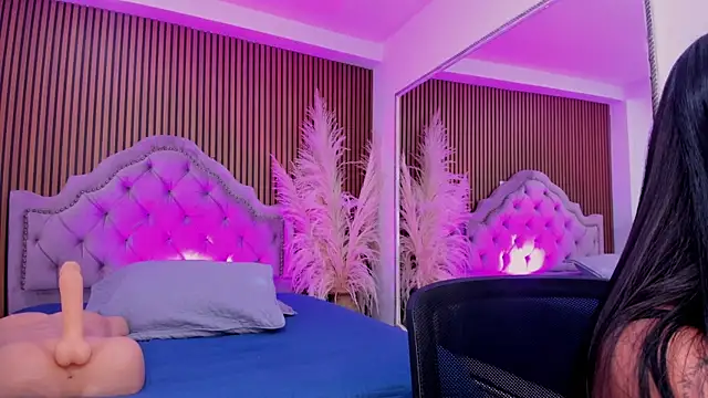 SelenaStonne online show from December 22, 2025, 8:09 pm