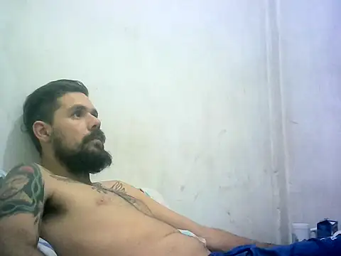 parejajuguetona420 online show from October 5, 2025, 1:40 am