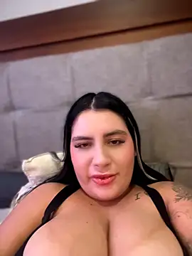 victoria amatista  online show from June 18, 2026, 6:45 am