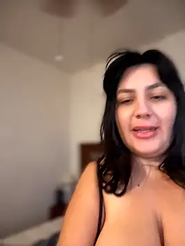 victoria amatista  online show from May 2, 2026, 1:05 pm