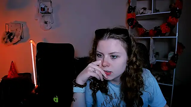 foxy tease  online show from October 22, 2025, 10:41 pm