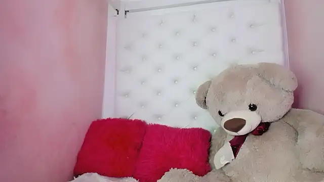 eimy skinny  online show from February 26, 2026, 12:38 pm