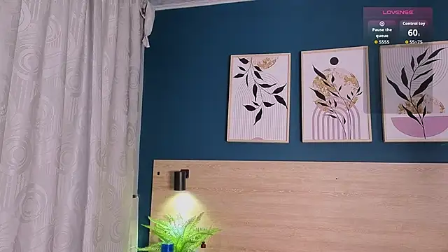 SarahMiler  online show from September 9, 2025, 12:03 pm