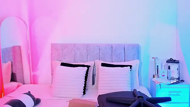 Taylormaxwell online show from February 9, 2026, 9:02 pm