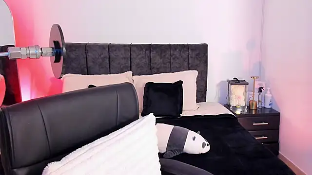 Taylormaxwell online show from February 19, 2026, 8:17 pm