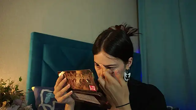 ywixos online show from September 19, 2025, 1:59 pm