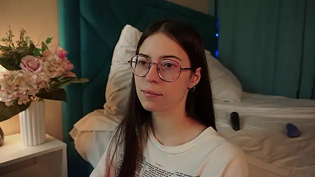 ywixos online show from February 12, 2026, 2:50 pm