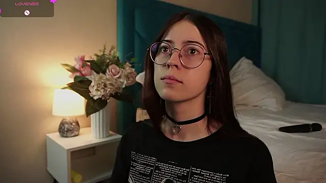 ywixos online show from February 15, 2026, 2:27 pm