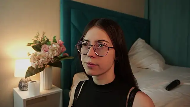 ywixos online show from February 14, 2026, 3:01 pm