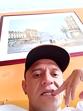 leon8013A online show from November 17, 2025, 4:33 pm