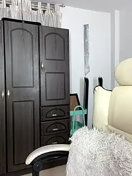 Issa Santana online show from November 8, 2025, 8:12 pm