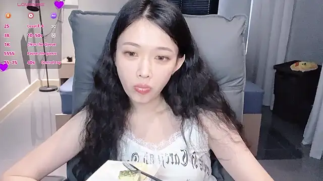 NiNi-baby520 online show from September 18, 2025, 7:22 am