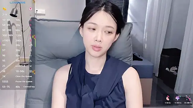 NiNi-baby520 online show from October 3, 2025, 7:10 am