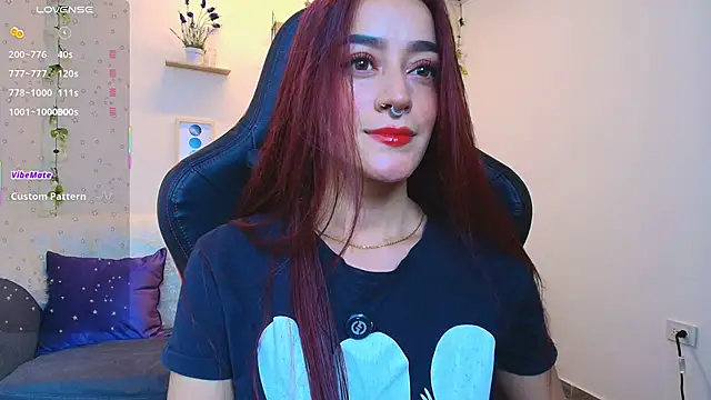 Snapshot of ViolethRosse chatting on April 8, 2026, 1:18 am ViolethRosse online show from April 8, 2026, 1:18 am