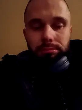 Snapshot of Barber33zk chatting on March 5, 2026, 10:48 pm Barber33zk online show from March 5, 2026, 10:48 pm