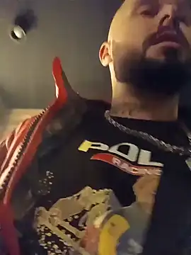 Snapshot of Barber33zk chatting on January 15, 2026, 9:40 pm Barber33zk online show from January 15, 2026, 9:40 pm