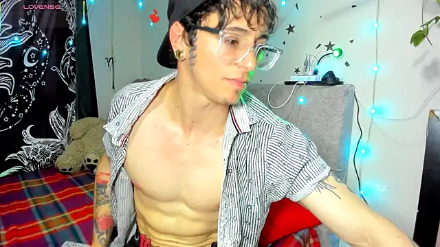 puepleholly online show from February 12, 2026, 11:04 pm