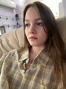 MichelleRoux online show from September 10, 2025, 10:58 am