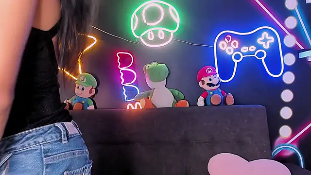 TiffValentinee  online show from September 8, 2025, 8:19 pm