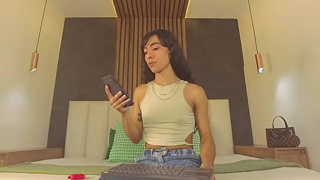 TiffValentinee  online show from October 2, 2025, 8:01 pm