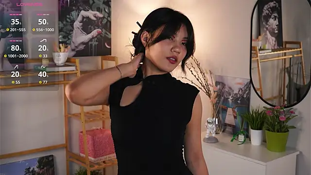 MoiraEger online show from September 22, 2025, 4:13 pm