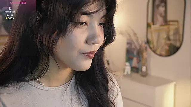 MoiraEger online show from September 17, 2025, 4:09 pm