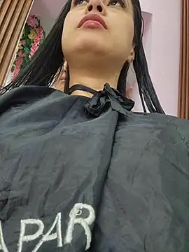 CrisMarulanda online show from November 19, 2025, 4:07 pm