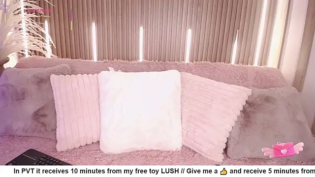 MylaDreams online show from September 25, 2025, 3:23 am