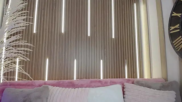 MylaDreams online show from September 29, 2025, 3:24 am