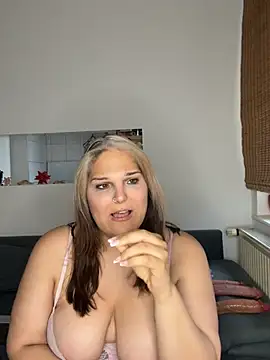 Snapshot of Katherine_Leyla chatting on July 8, 2026, 5:24 pm Katherine Leyla online show from July 8, 2026, 5:24 pm