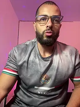 Snapshot of magnumchris chatting on July 1, 2026, 1:06 am magnumchris online show from July 1, 2026, 1:06 am