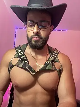 Snapshot of magnumchris chatting on June 24, 2026, 2:04 pm magnumchris online show from June 24, 2026, 2:04 pm