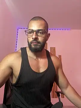 Snapshot of magnumchris chatting on July 9, 2026, 6:07 pm magnumchris online show from July 9, 2026, 6:07 pm