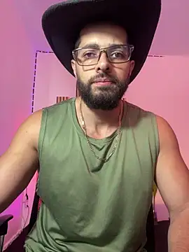 Snapshot of magnumchris chatting on June 20, 2026, 8:25 pm magnumchris online show from June 20, 2026, 8:25 pm
