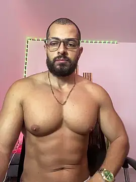magnumchris online show from June 4, 2026, 2:11 pm