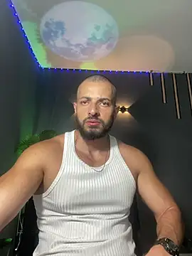Snapshot of magnumchris chatting on July 28, 2026, 10:31 pm magnumchris online show from July 28, 2026, 10:31 pm
