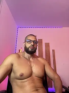 Snapshot of magnumchris chatting on July 6, 2026, 10:34 pm magnumchris online show from July 6, 2026, 10:34 pm