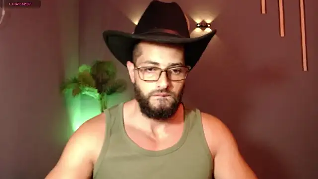 Snapshot of magnumchris chatting on July 20, 2026, 9:50 pm magnumchris online show from July 20, 2026, 9:50 pm