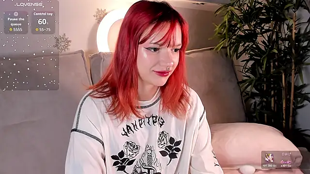 Molly Platt online show from December 3, 2025, 9:20 am