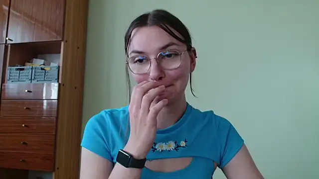 LooveELLYx online show from October 10, 2025, 6:36 am