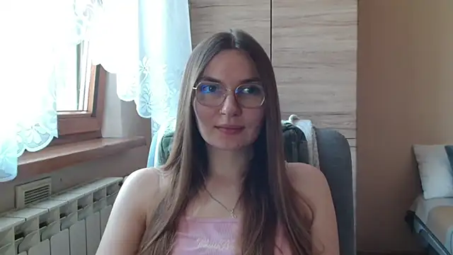 LooveELLYx online show from July 3, 2026, 6:31 am