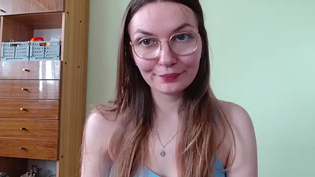 LooveELLYx online show from May 4, 2026, 1:47 pm