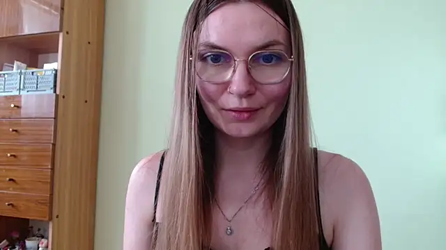 LooveELLYx online show from July 8, 2026, 1:34 pm