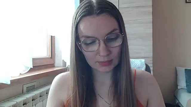 LooveELLYx online show from July 6, 2026, 6:31 am