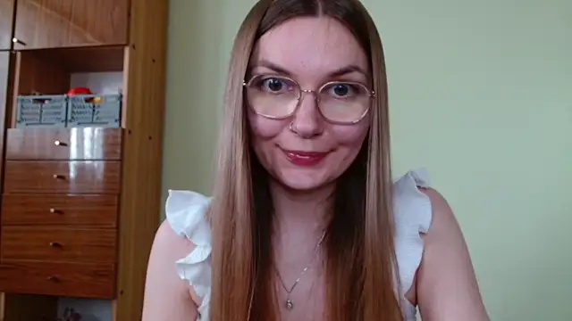 LooveELLYx online show from May 6, 2026, 1:37 pm