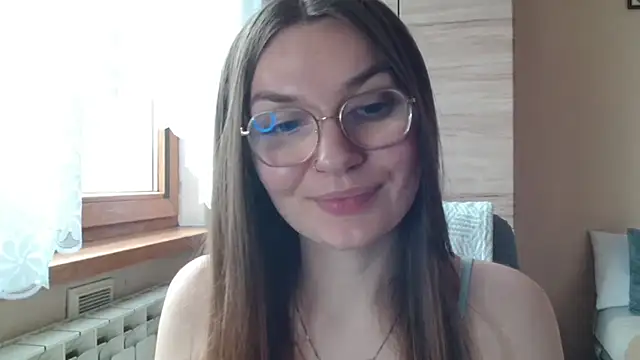 LooveELLYx online show from July 7, 2026, 7:23 am