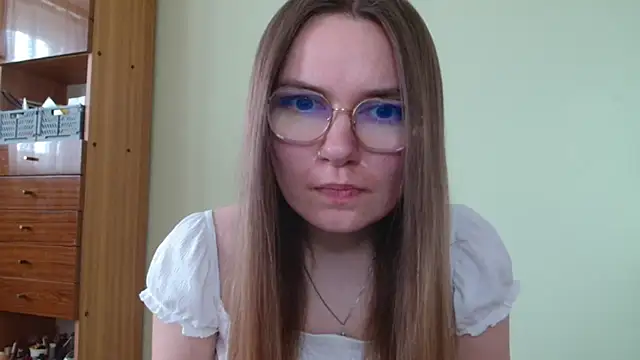 LooveELLYx online show from July 23, 2026, 6:33 am
