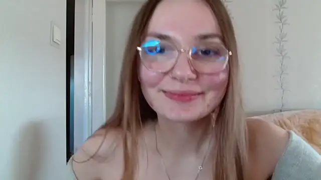 LooveELLYx online show from March 18, 2025, 2:39 pm